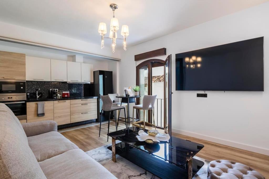 Luxurious Apartment In The Heart Of Puerto Banus Marbella Eksteriør billede