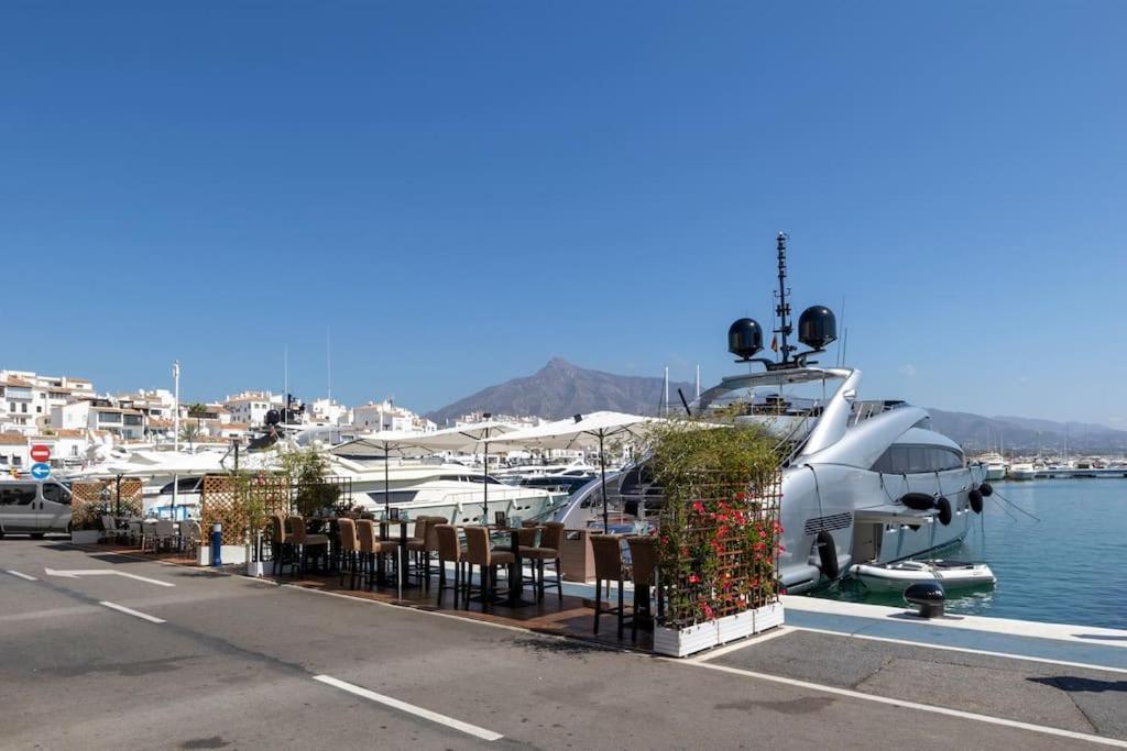 Luxurious Apartment In The Heart Of Puerto Banus Marbella Eksteriør billede